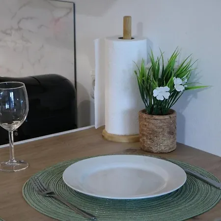 Dutti's - Stylisches Apartment, Stellplatz, Kueche, Self Check-in Ingolstadt