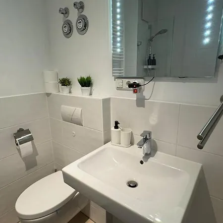 Duha Homes - Stylisches Apartment, Stellplatz, Kueche, Self Check-in