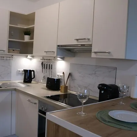 Duha Homes - Stylisches Apartment, Stellplatz, Kueche, Self Check-in *