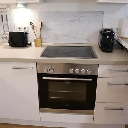 Dutti's - Stylisches Apartment, Stellplatz, Kueche, Self Check-in * Ингольштадт