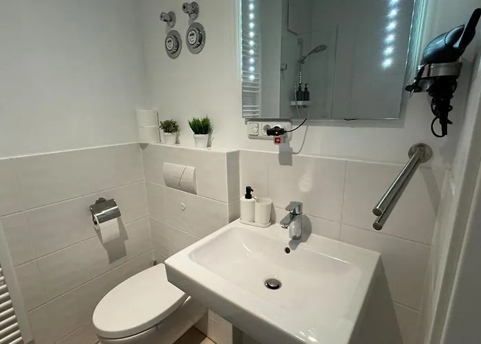 Duha Homes - Stylisches Apartment, Stellplatz, Küche, Self Check-in